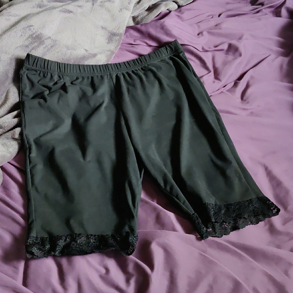 New High waisted lace edge biker shorts Size 1X - Picture 1 of 4